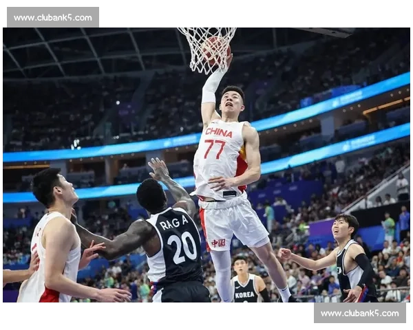 极限飞跃 篮球赛场上的扣篮奇迹 点燃激情瞬间